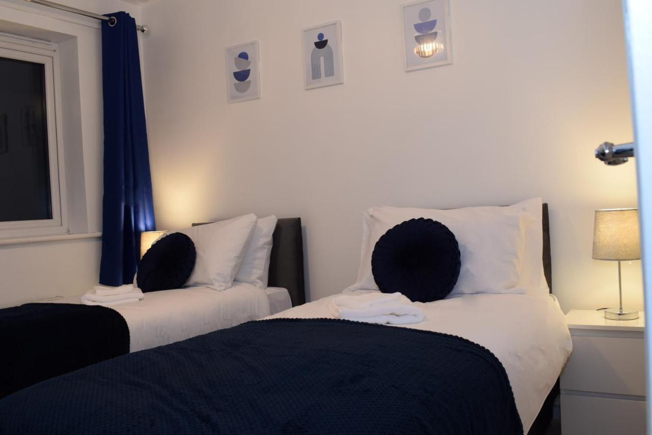 Modern 3 Bed House Daire Wolverhampton Dış mekan fotoğraf