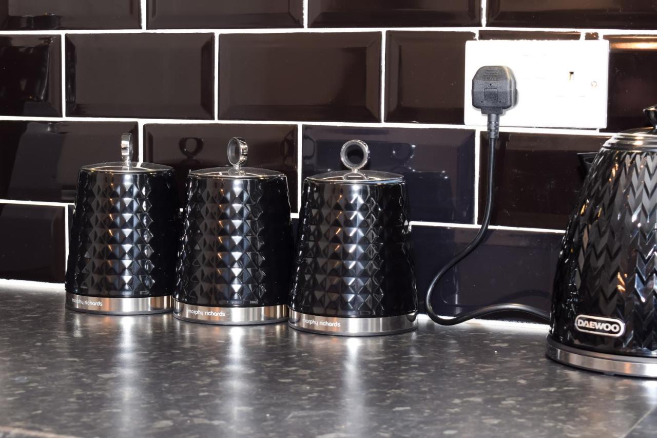 Modern 3 Bed House Daire Wolverhampton Dış mekan fotoğraf