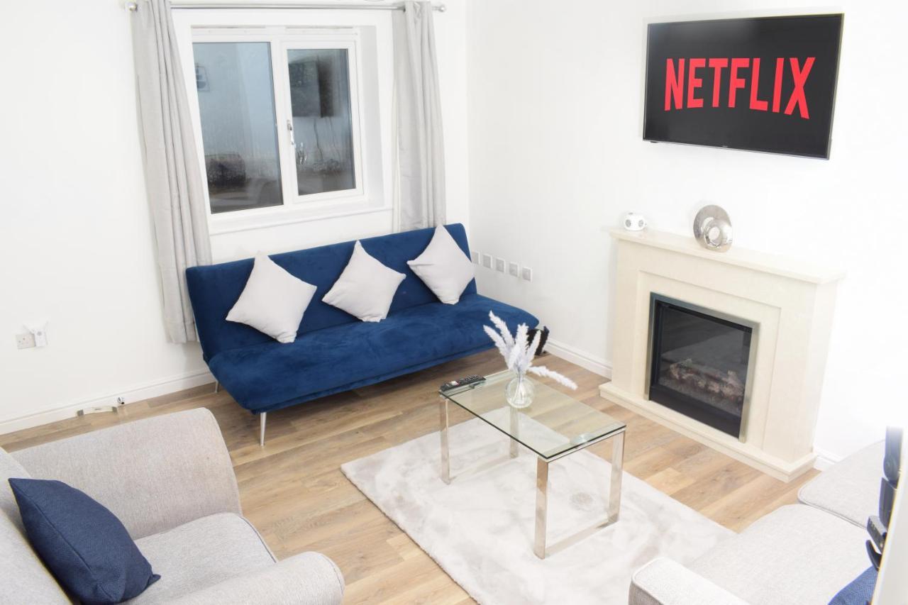 Modern 3 Bed House Daire Wolverhampton Dış mekan fotoğraf