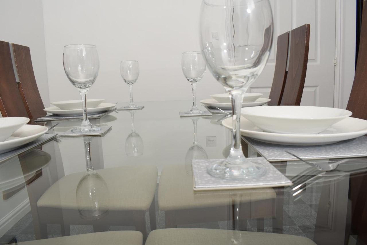 Modern 3 Bed House Daire Wolverhampton Dış mekan fotoğraf